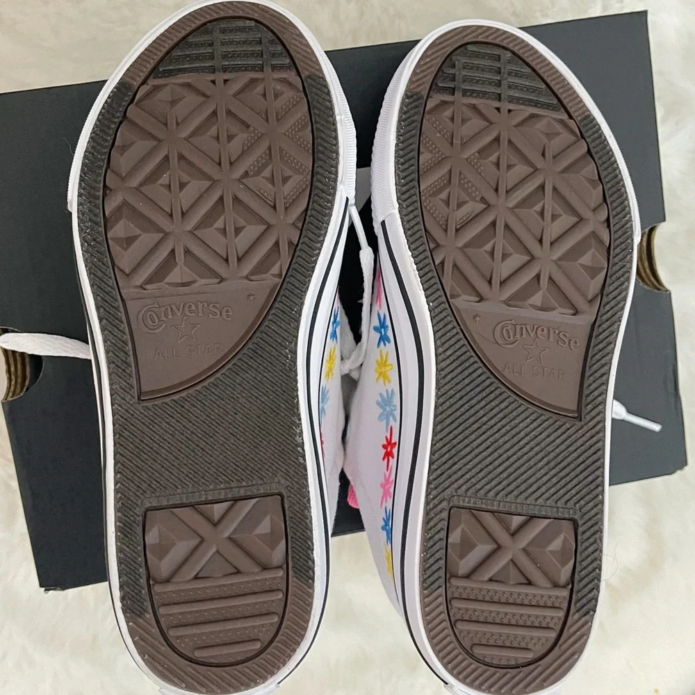 NEW Converse Girls White Chuck Taylor All Star Embroidered Flower Sneakers 1